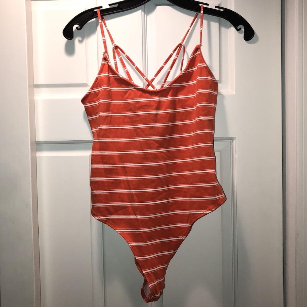 𝐒𝐓𝐑𝐈𝐏𝐄𝐃 𝐁𝐎𝐃𝐘 𝐒𝐔𝐈𝐓 - Picture 4 of 5